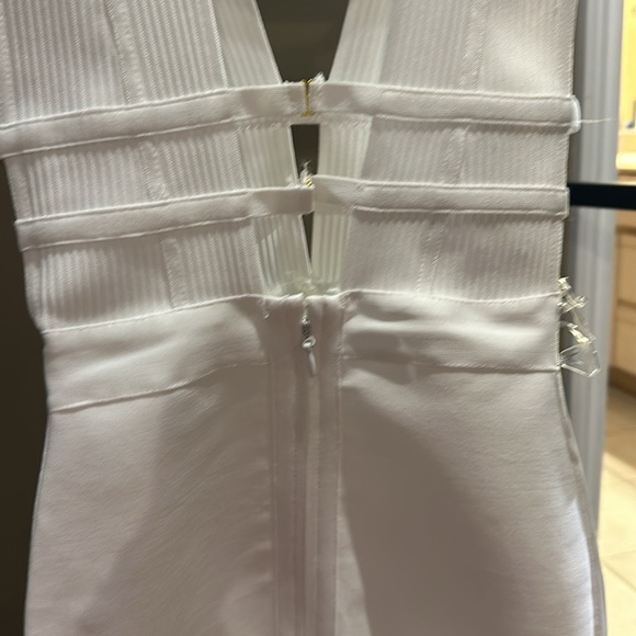 NEW    SMALL WHITE BANDAGE DRESS - Picture 3 of 3